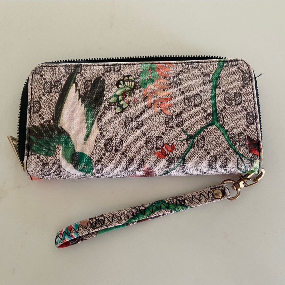 GD Women's Wallet Wristlet Purse GD Logo Pattern W/Floral Overlay  Nice Cond….